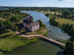 Kuvassa Kastelholman linna